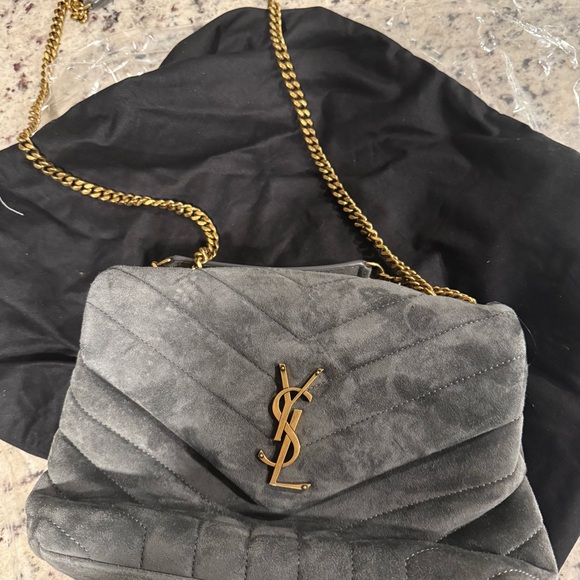 Yves Saint Laurent 
Small Loulou Matelass Suede Shoulder Bag
Color: 1112 STORM - Picture 4 of 12